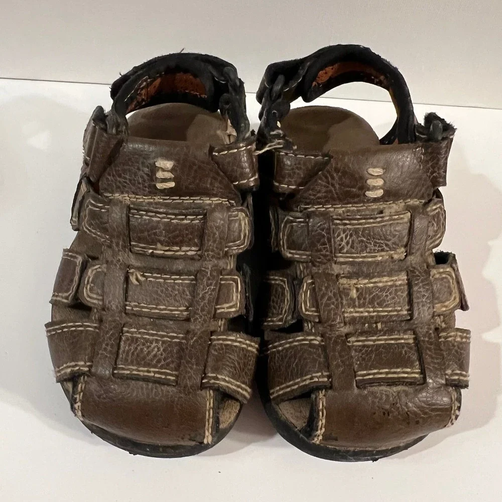 Toddler boy size 6 shoes and sandals (s-191)